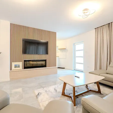 Smratine - Luxury With Pool In Villa