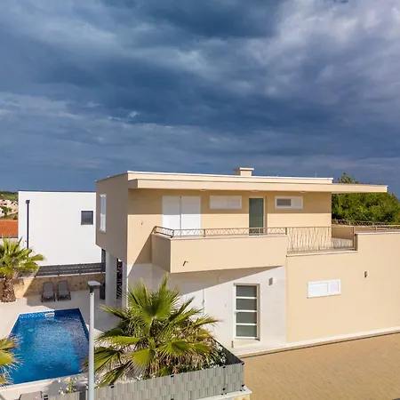 Smratine - Luxury With Pool In Villa *