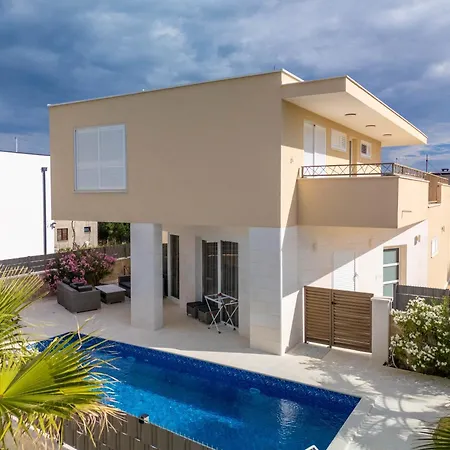 Smratine - Luxury With Pool In Villa *