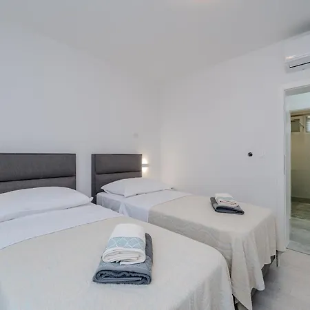 别墅 Smratine - Luxury With Pool In 维尔