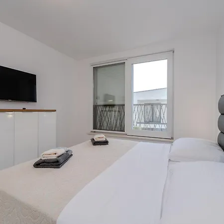 别墅 Smratine - Luxury With Pool In 维尔