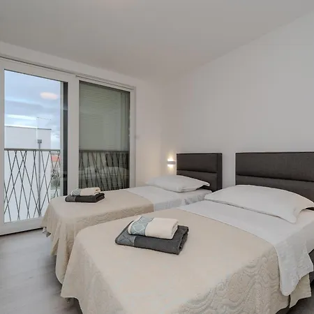 别墅 Smratine - Luxury With Pool In 维尔