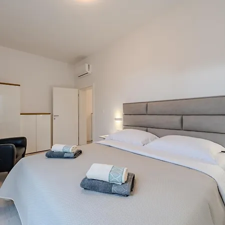 Smratine - Luxury With Pool In * 维尔