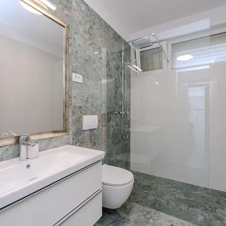 Smratine - Luxury With Pool In *