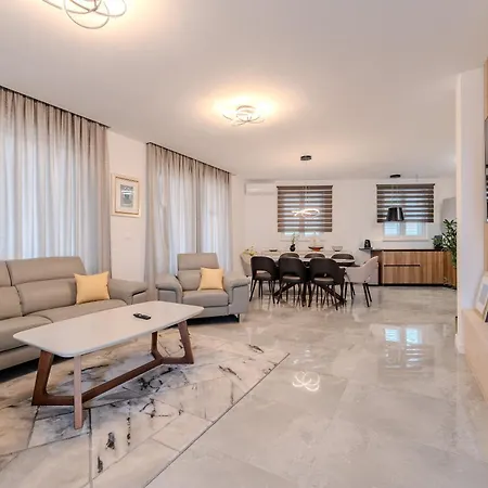 Smratine - Luxury With Pool In 别墅 维尔