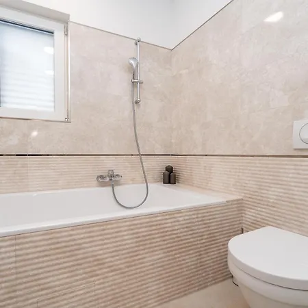 Villa Smratine - Luxury With Pool In *