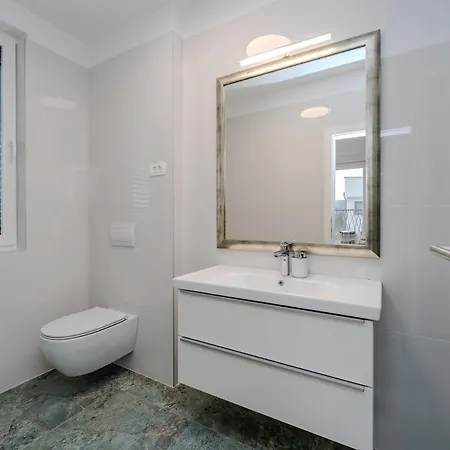别墅 Smratine - Luxury With Pool In 维尔