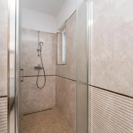 Smratine - Luxury With Pool In