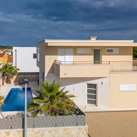 Villa Smratine - Luxury With Pool In