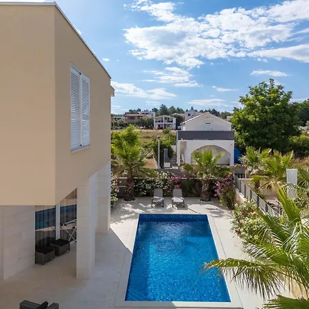 别墅 Smratine - Luxury With Pool In