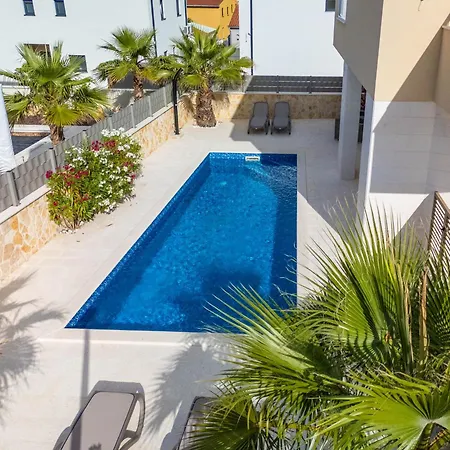 别墅 Smratine - Luxury With Pool In *