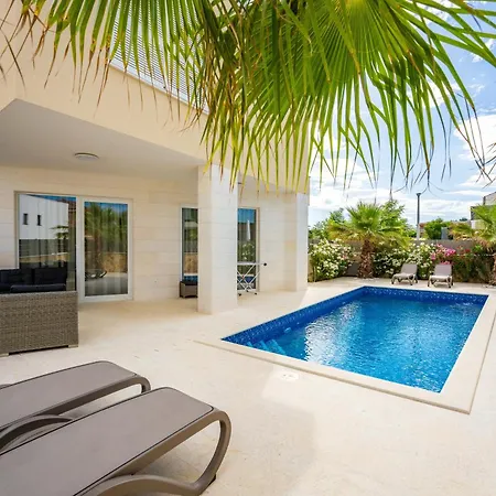 Smratine - Luxury With Pool In * 维尔